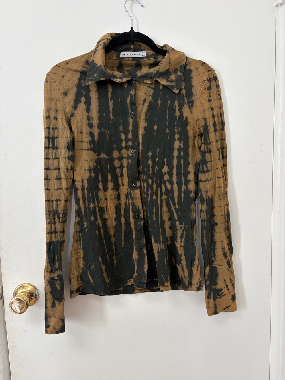 Button-Up Shirt in Black and Brown